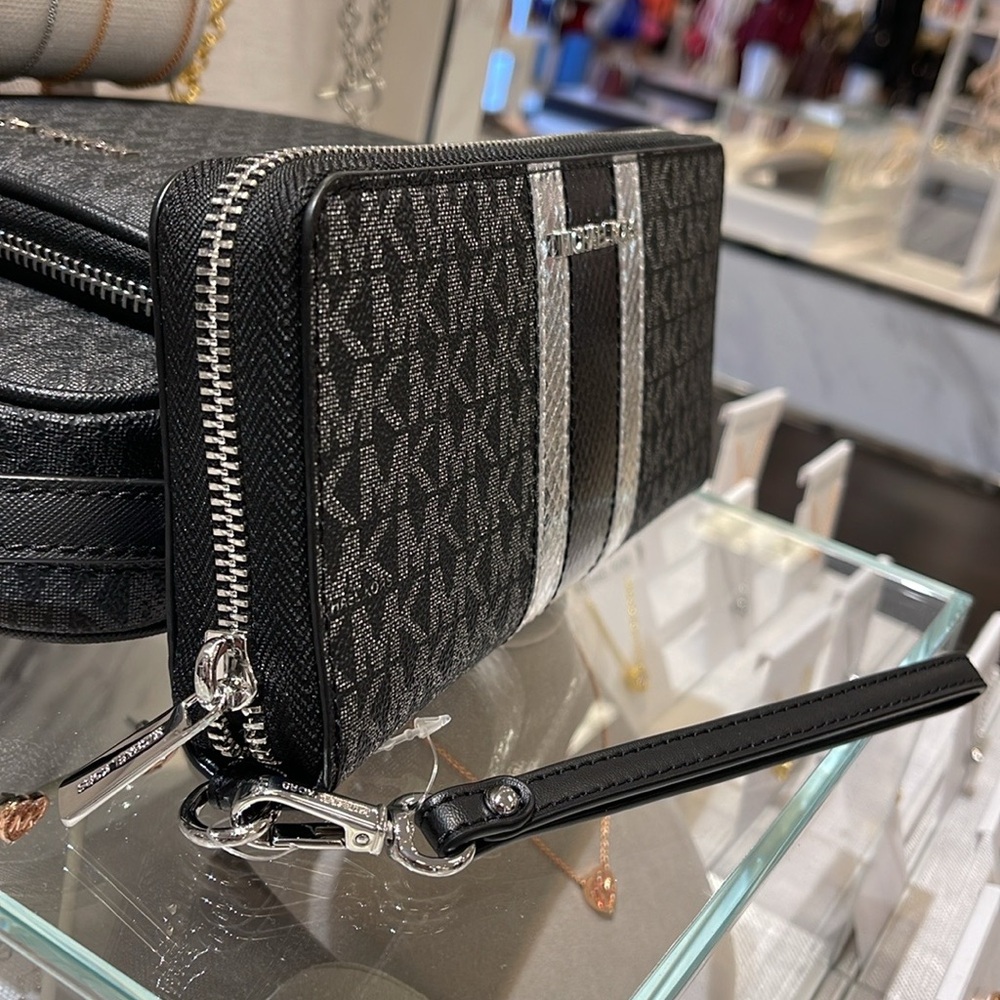 Michael Kors Jet Set Travel Large Signature Logo and Metallic Continental Wallet - Picture 14 of 16